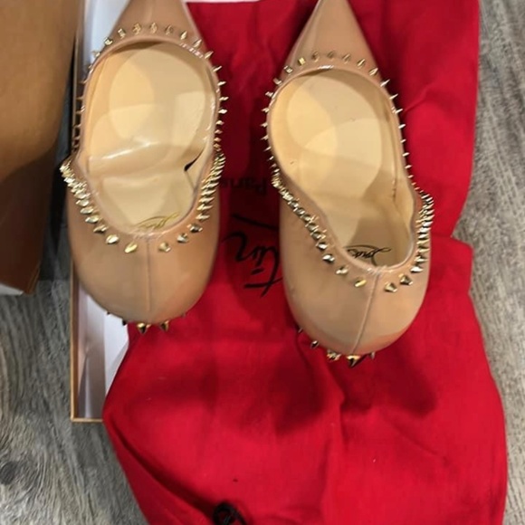 Christian Louboutin - Picture 2 of 3
